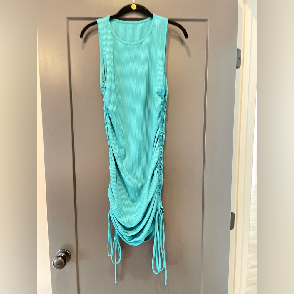 Ruched turquoise tie sides scoop neck fitted dress. Size medium. NWOT.